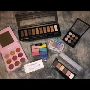 Eyeshadow palette bundle